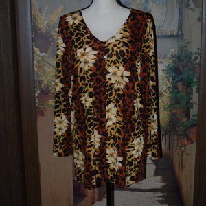 Floral & Leopard V-neck Top - Carolyn Strauss, L
